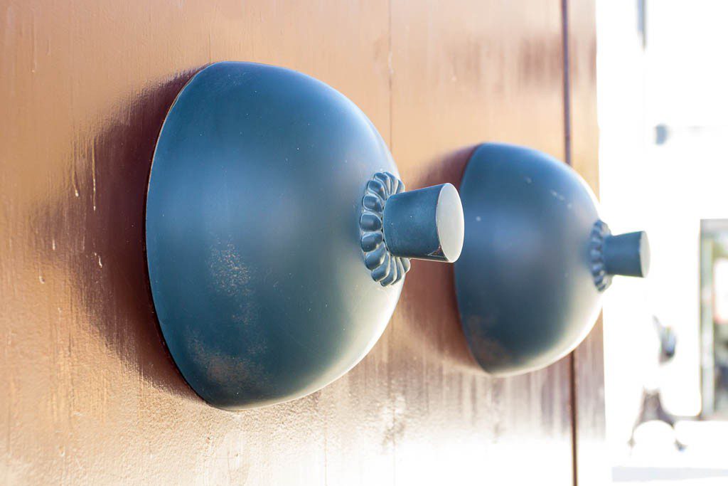 Can't not post these nice door knockers.. ;)