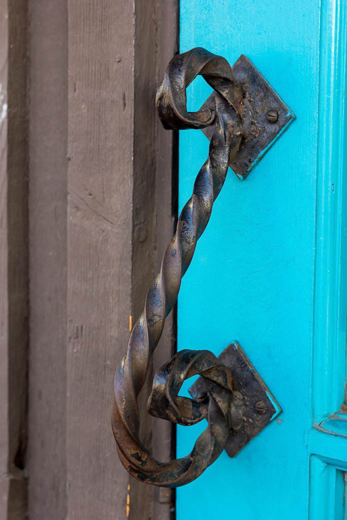 Love the teal color and this handmade vintage door pull