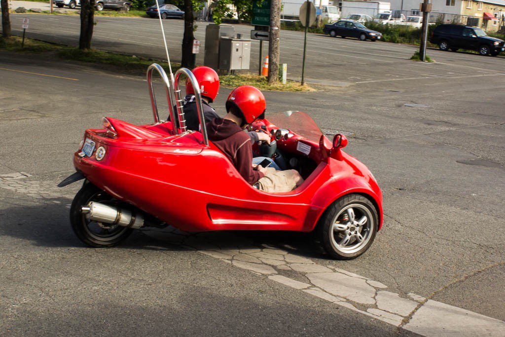 Sweet 3-wheel scooter for rent from Suzie's Mopeds.  Someday we're going to do this. 