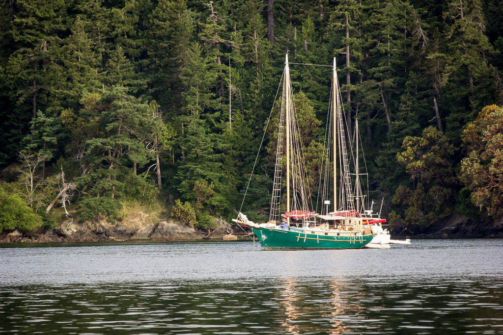 Pretty green boat on the way out of Friday Harbor.  Apparently I like green boats!