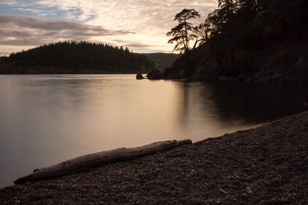 Tried for a long exposure shot of the water.  Tripod was too flimsy for it to work like I wanted. Oh well. I'll try again later. 