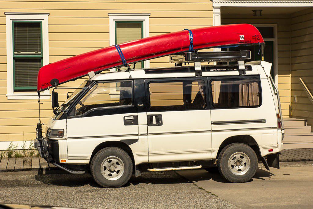 Mitsubishi Delica. Canada's response to the Astrovan