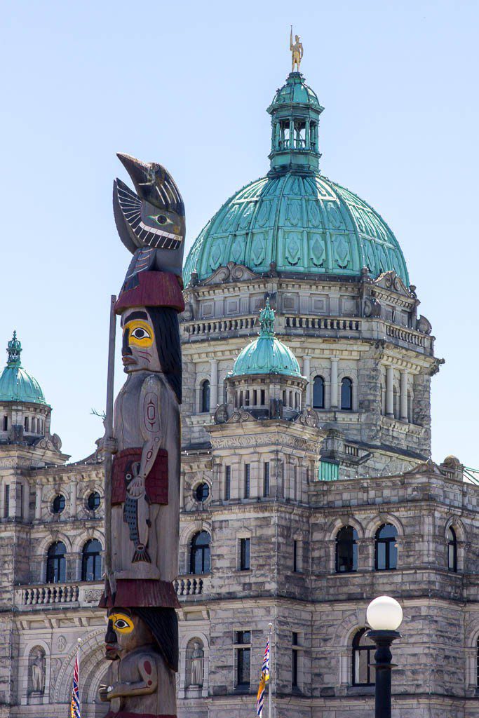 New government and traditional totem pole.