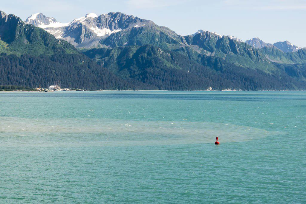 Mountains and ocean in the same place