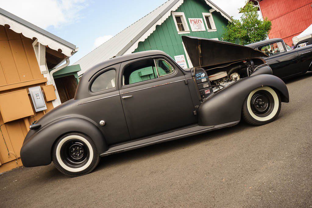 Big fender 40's car