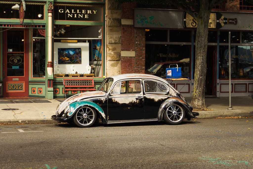 With my lens zoomed in to 35mm I can still get pretty good shots of cars and street scenes.